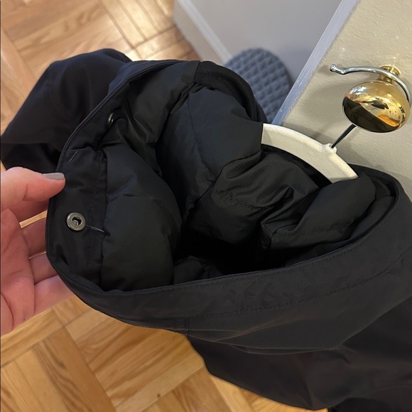 The North Face Men's Hooded McMurdo Bomber Puffer with Removable Fur - Picture 13 of 16